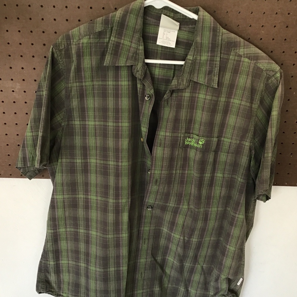 Jack Wolfskin Men’s Green Plaid Button Down Shirt Short Sleeve Outdoor Hiking L